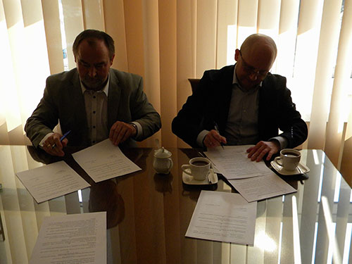 Podpisanie umowy między UR a VI LO